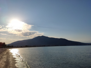 &Mu;&Pi;&Alpha;&Nu;&Iota;&Omicron; - &Pi;&Epsilon;&Rho;&Iota;&Pi;&Alpha;&Tau;&Omicron;&Sigma; &Pi;&Alpha;&Rho;&Alpha; &Theta;&Iota;&Nu; &Alpha;&Lambda;&Omicron;&Sigma;, &Mu;&Epsilon; &Tau;&Omicron;&Nu; &Epsilon;&Omicron;&Sigma;