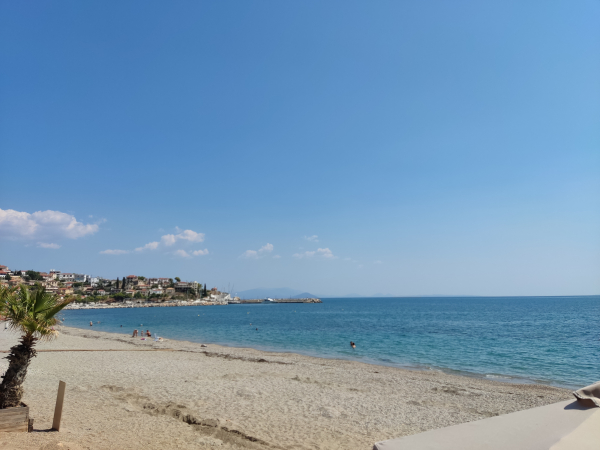 ΠΕΡΙΠΑΤΟΣ ΣΤΟ ΠΑΡΑΛΙΟ ΑΣΤΡΟΣ ΚΥΝΟΥΡΙΑΣ